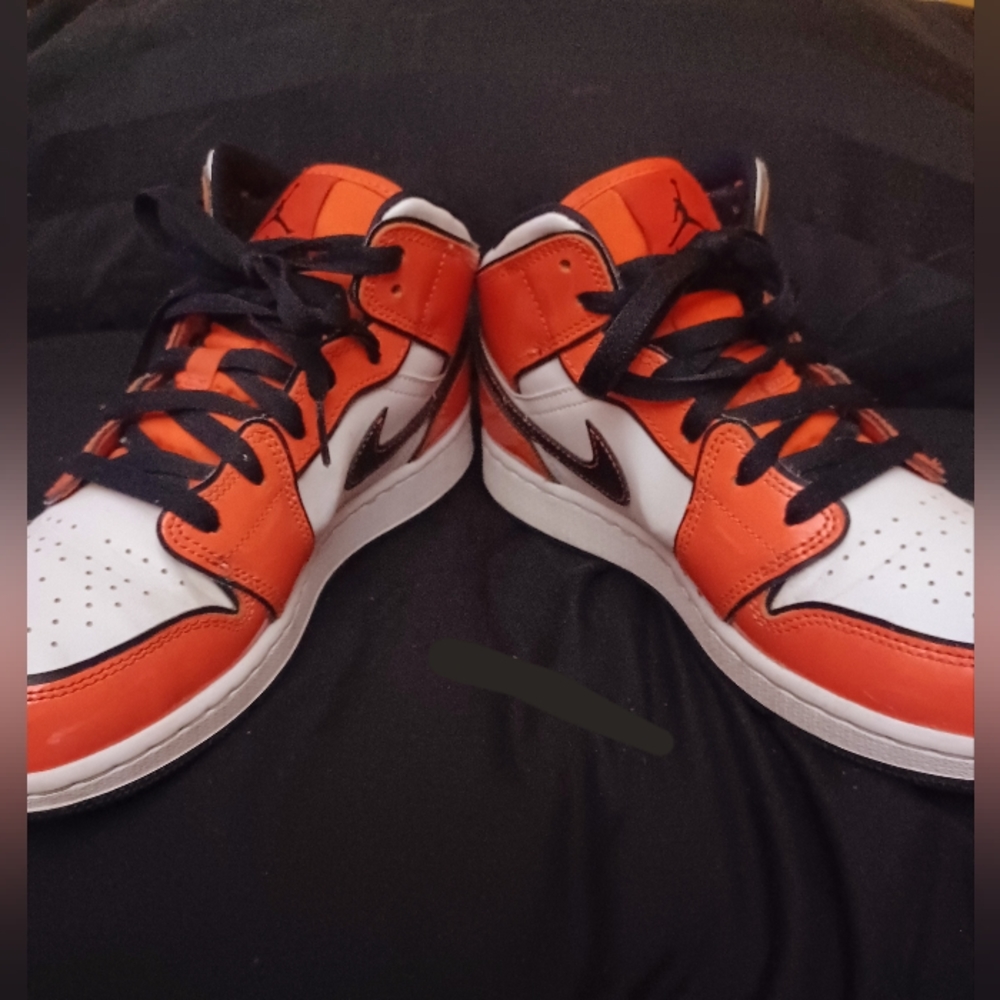 Jordan mid turf orange 6youth worn 4 times only